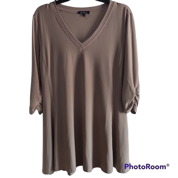 aliska d. Tops - Aliska d. Tan Tunic Fit & Flair Top M